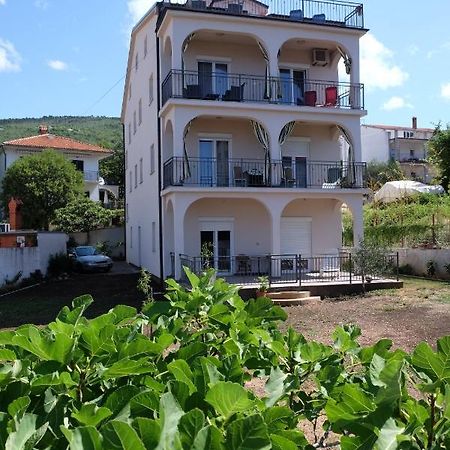 Apartmani Mojca Selce Exterior photo