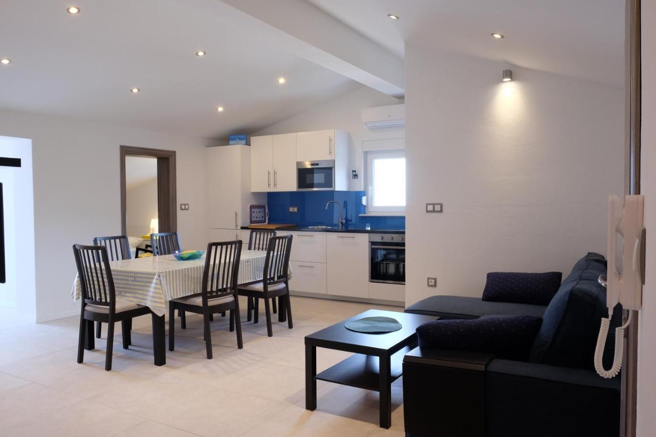 Apartmani Mojca Selce Exterior photo